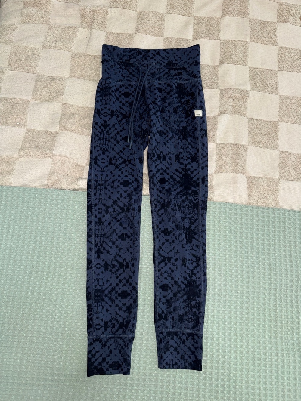 Vuori Daily Leggings in an ocean shibori print